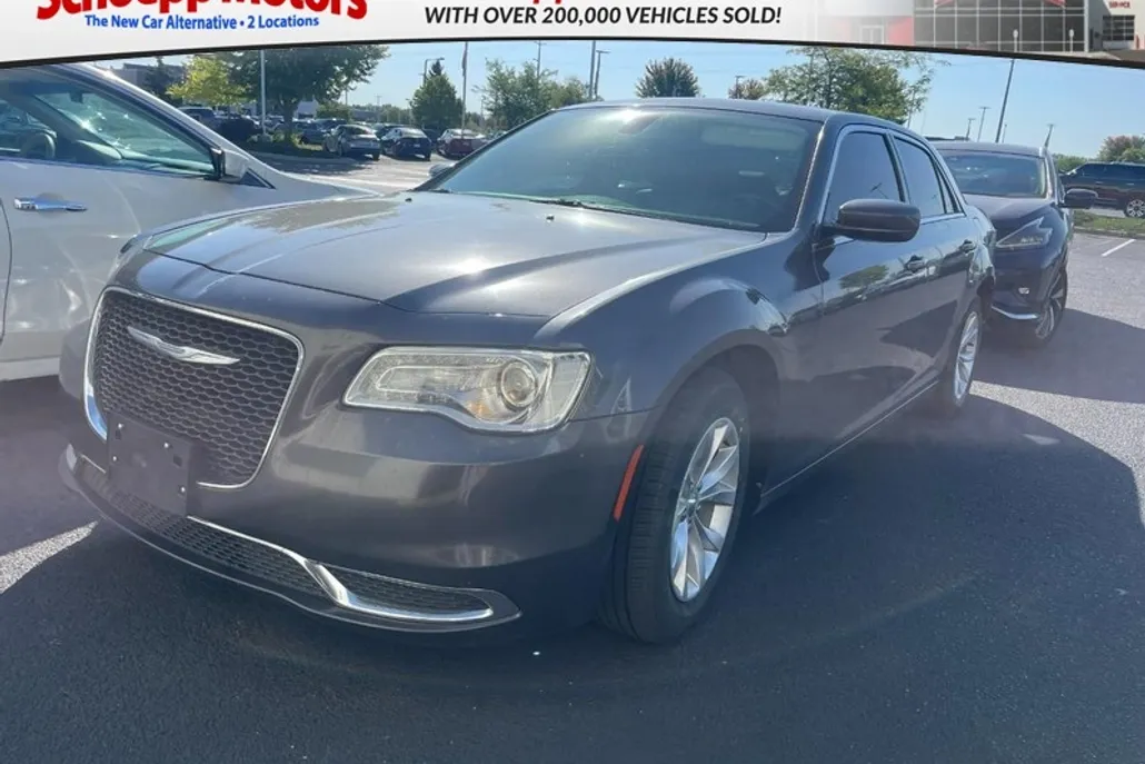 2016 Chrysler 300 Limited photo 1