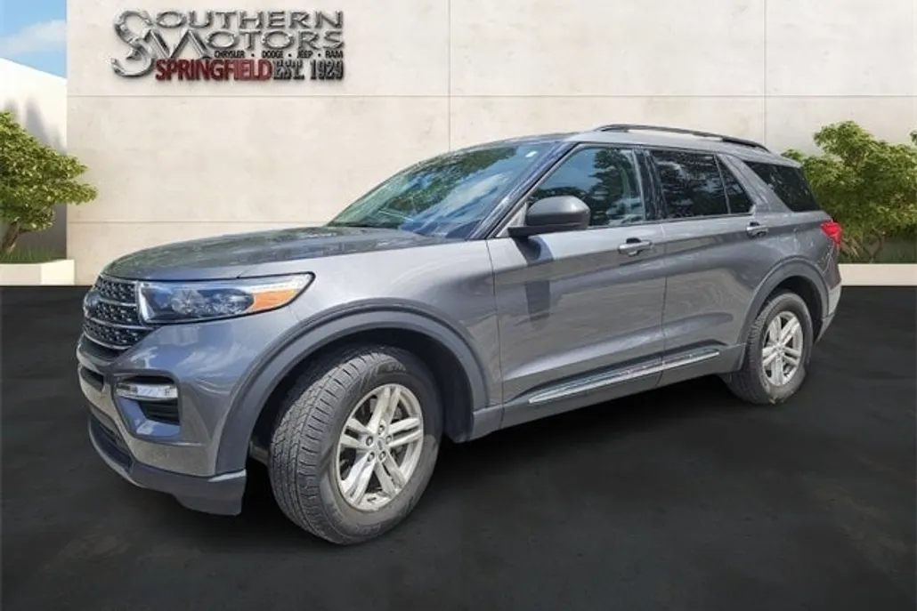 2023 Ford Explorer XLT photo 1