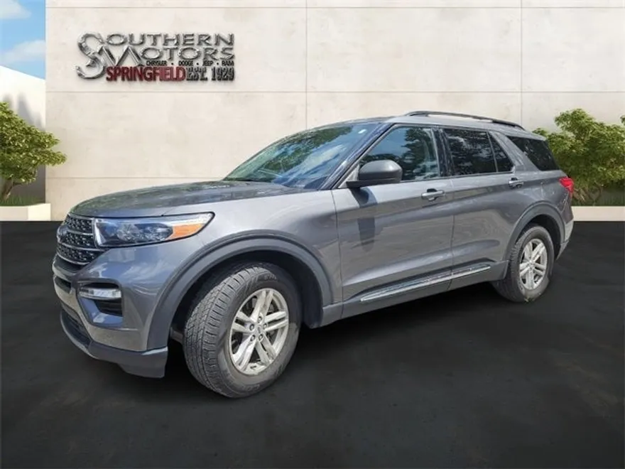 2023 Ford Explorer XLT photo 1