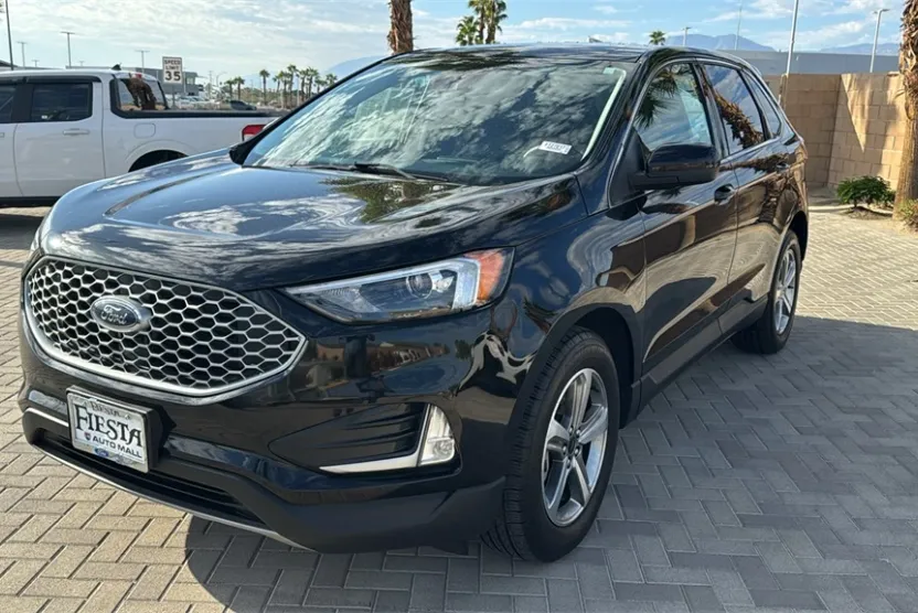 2023 Ford Edge SEL photo 1