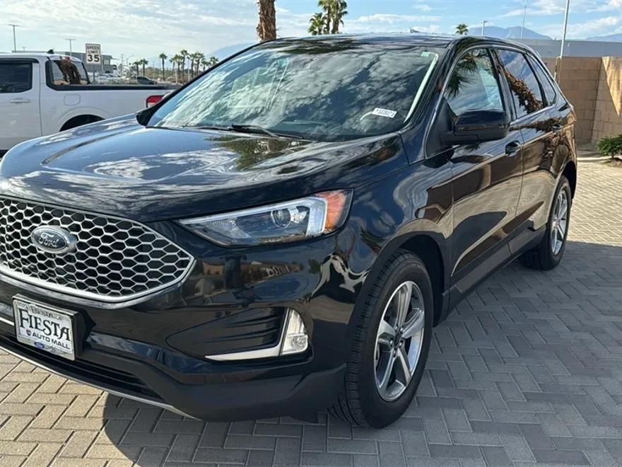 2023 Ford Edge SEL photo 1