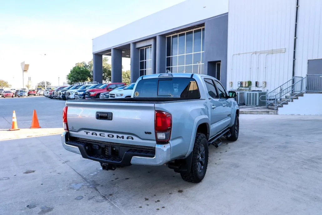 2023 Toyota Tacoma SR5 photo 1