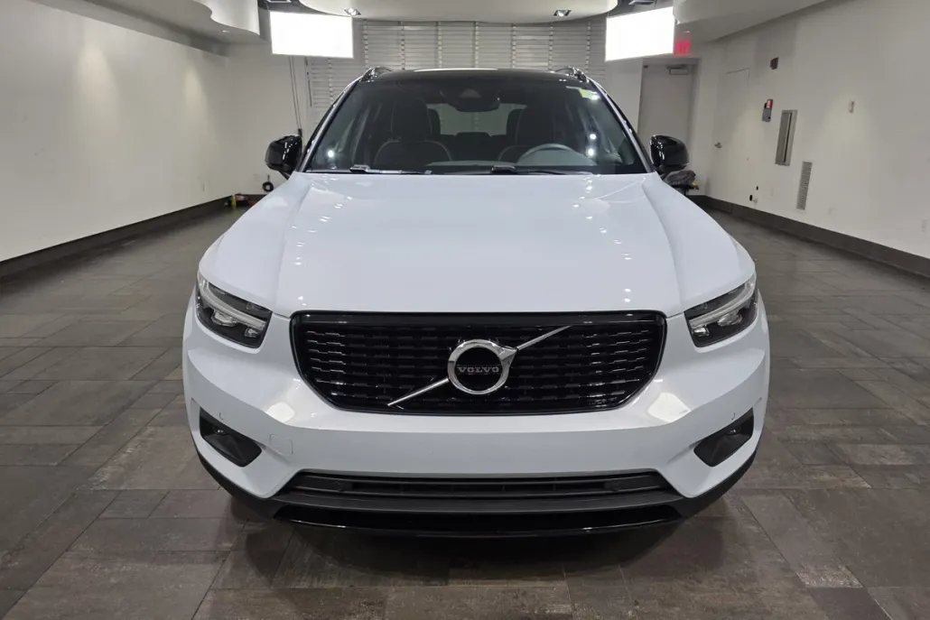 2021 Volvo XC40 R-Design photo 1