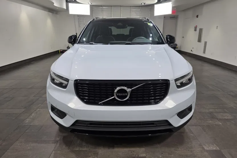 2021 Volvo XC40 R-Design photo 1