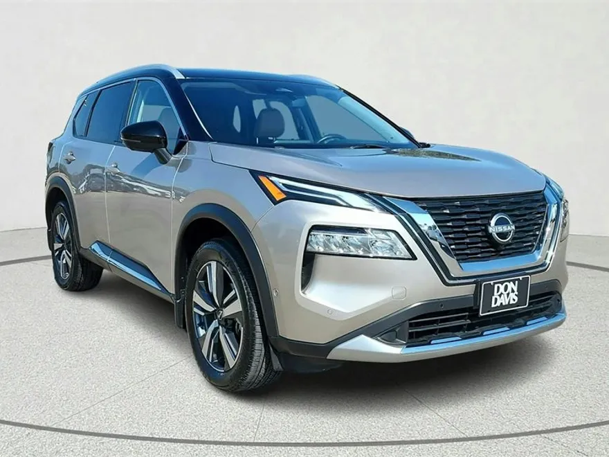 2023 Nissan Rogue Platinum photo 1