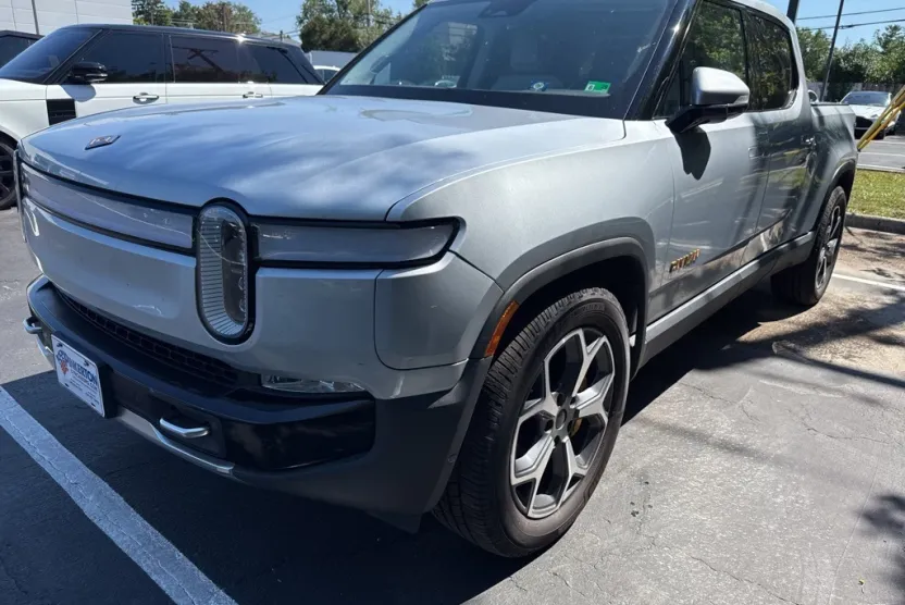 2023 Rivian R1T Adventure photo 1