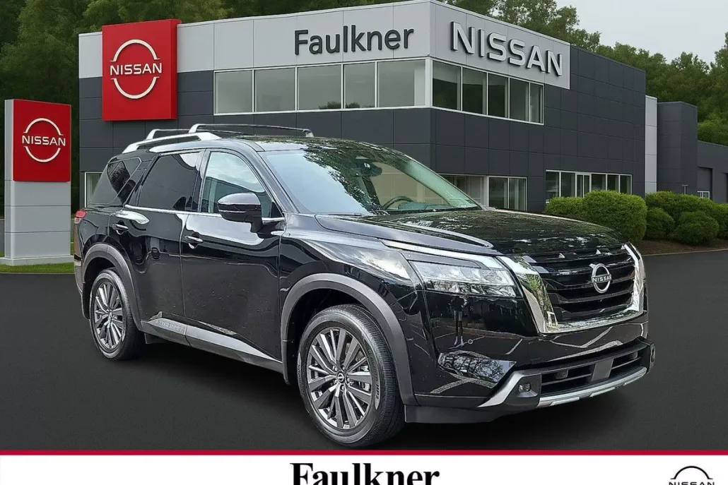 2024 Nissan Pathfinder SL photo 1
