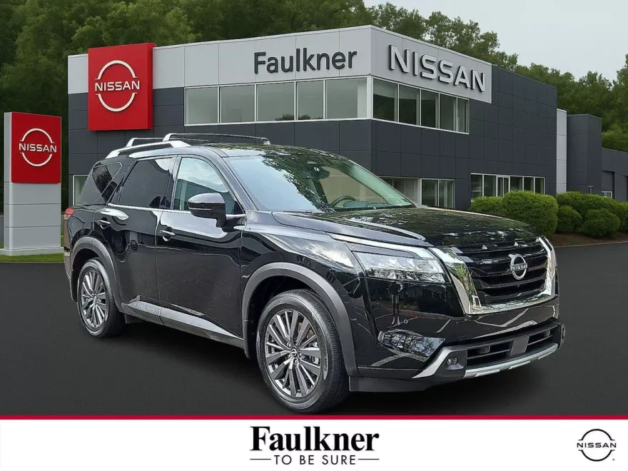 2024 Nissan Pathfinder SL photo 1