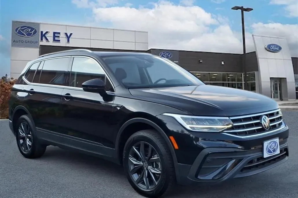 2022 Volkswagen Tiguan SE photo 1