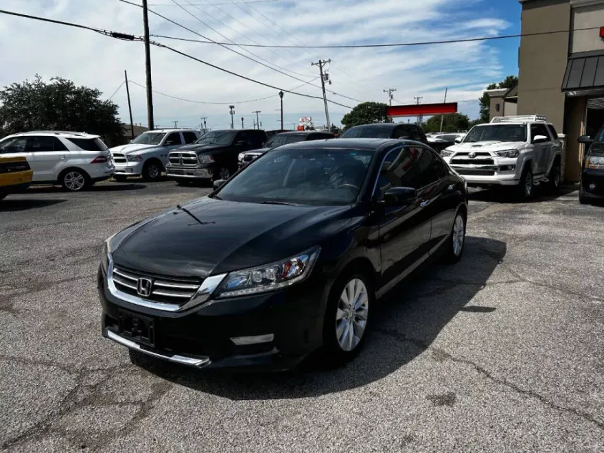 2013 Honda Accord Touring photo 1