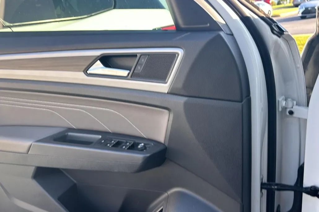2023 Volkswagen Atlas V6 SEL photo 1