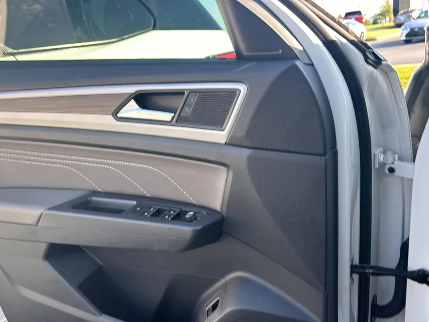 2023 Volkswagen Atlas V6 SEL photo 1