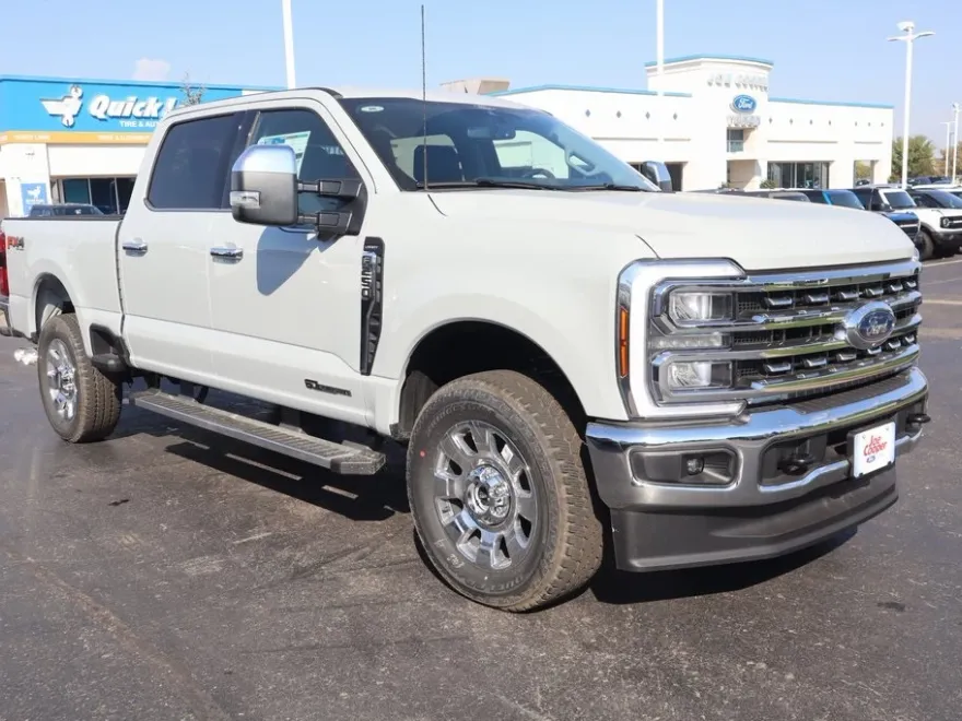 2026 Ford F-250 Lariat photo 1
