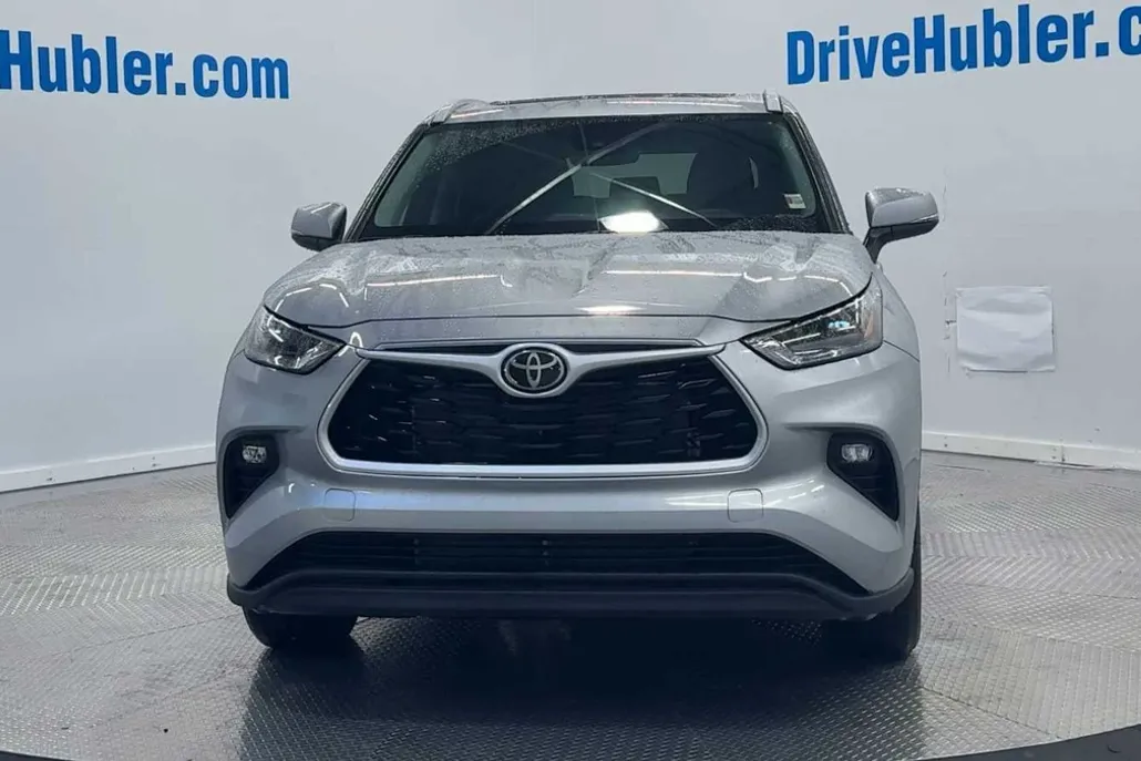 2025 Toyota Highlander XLE photo 1