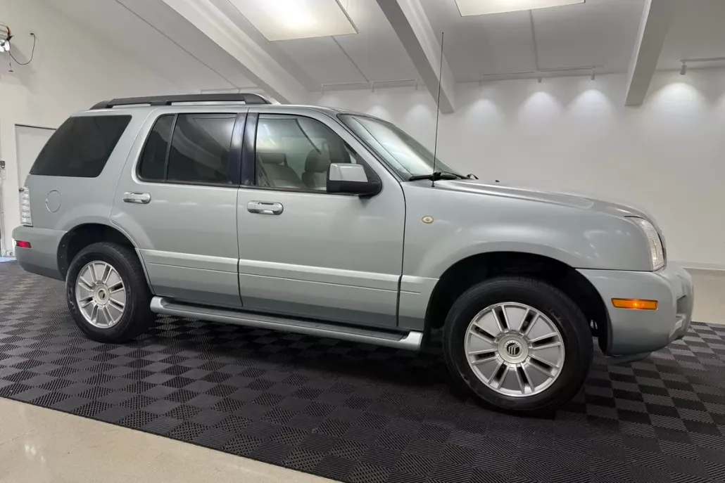 2006 Mercury Mountaineer Luxury photo 1