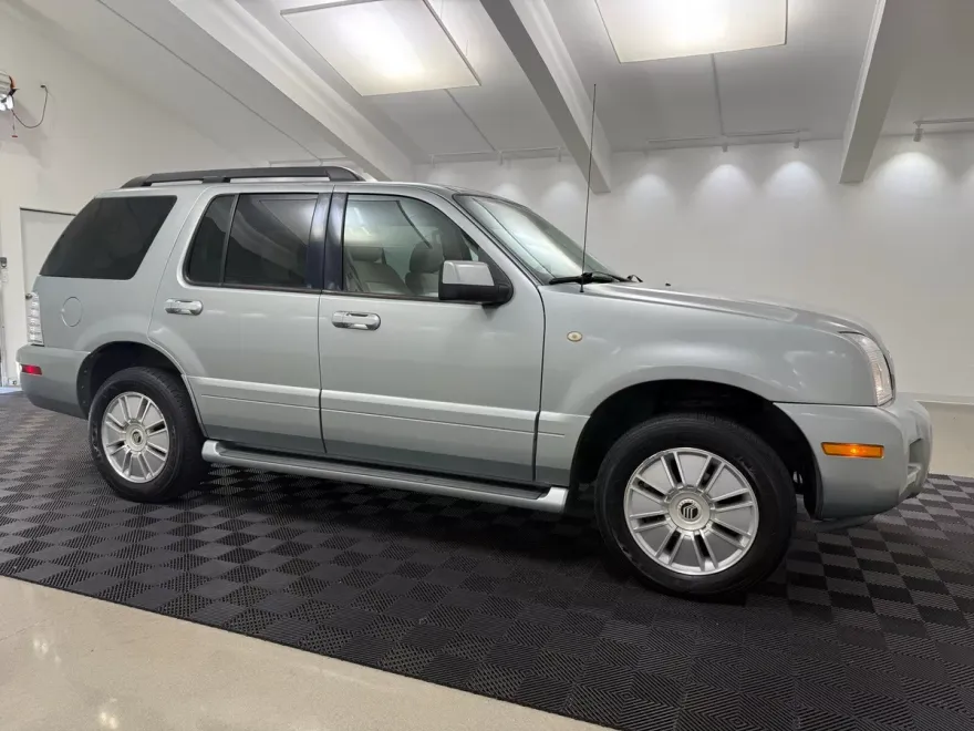 2006 Mercury Mountaineer Luxury photo 1