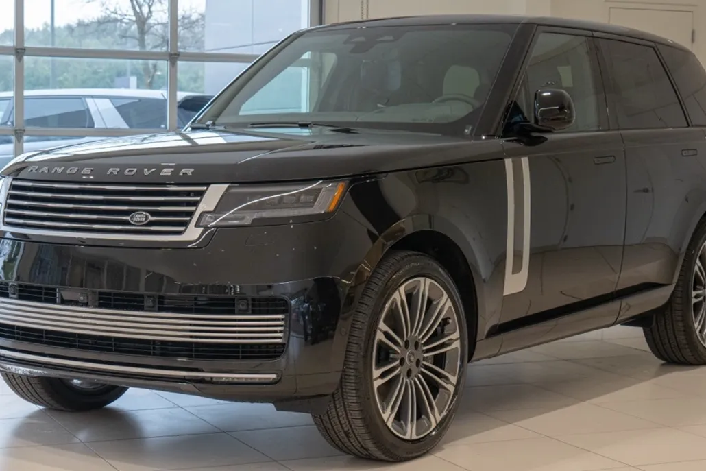 2025 Land Rover Range Rover SV photo 1