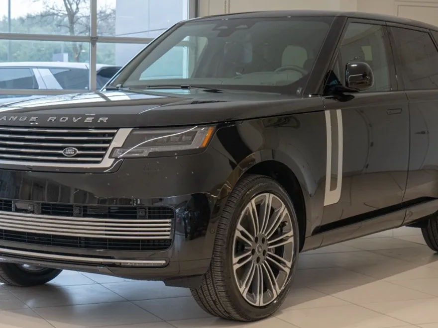 2025 Land Rover Range Rover SV photo 1