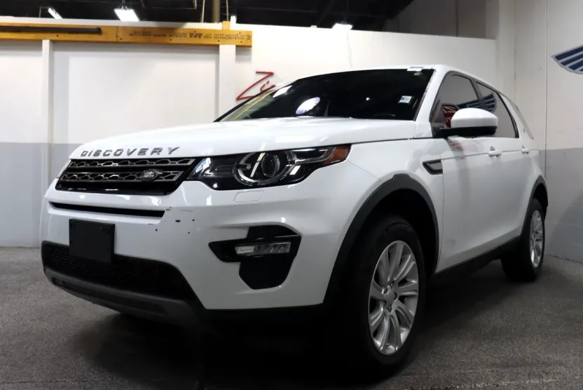 2017 Land Rover Discovery Sport SE photo 1