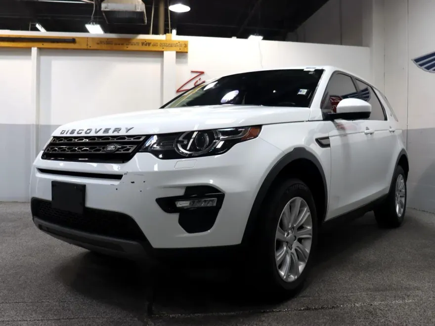 2017 Land Rover Discovery Sport SE photo 1