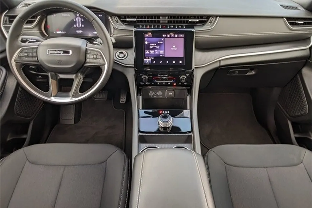 2025 Jeep Grand Cherokee Laredo X photo 1
