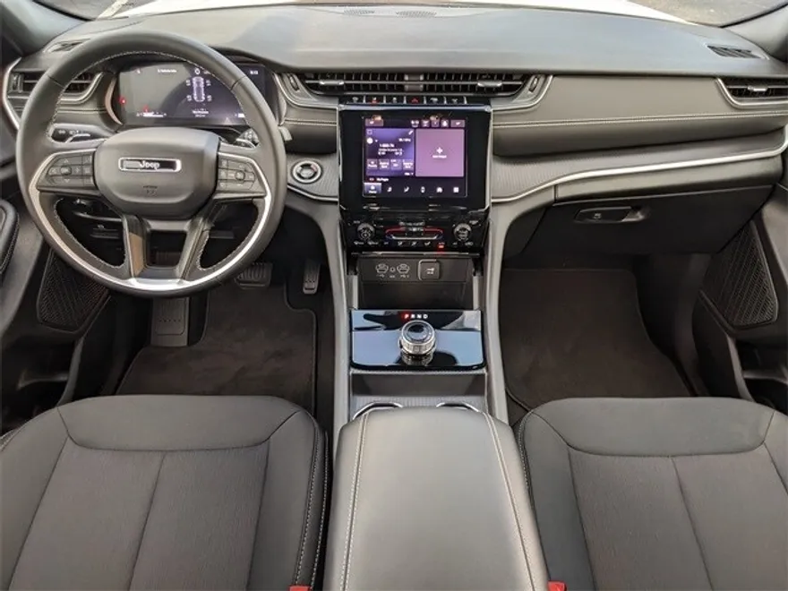 2025 Jeep Grand Cherokee Laredo X photo 1