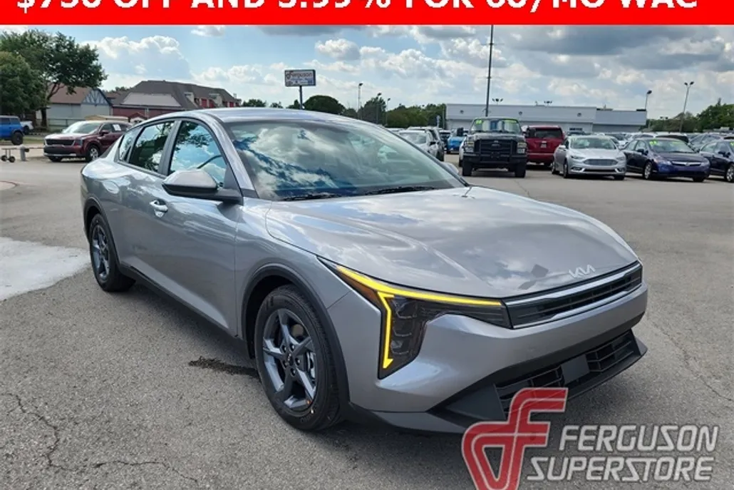 2025 Kia K4 LXS photo 1