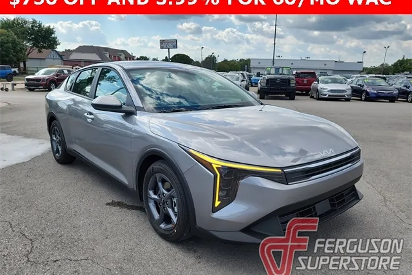 2025 Kia K4 LXS photo 1
