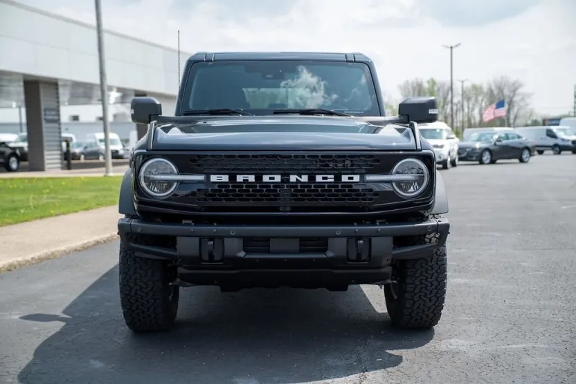 2025 Ford Bronco Badlands photo 1