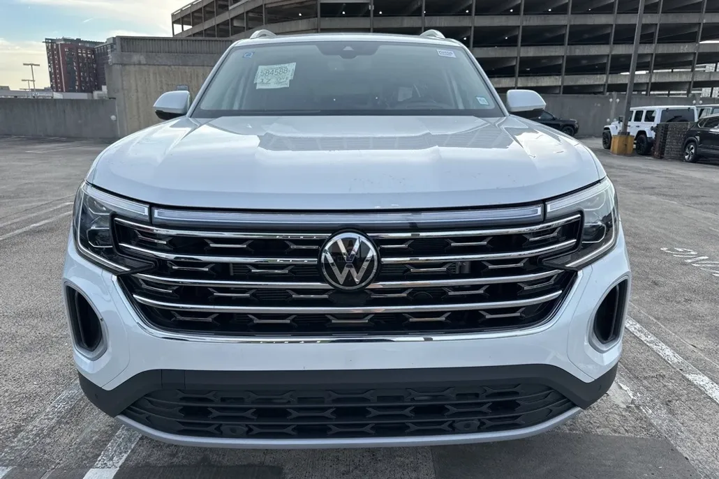 2024 Volkswagen Atlas SEL photo 1