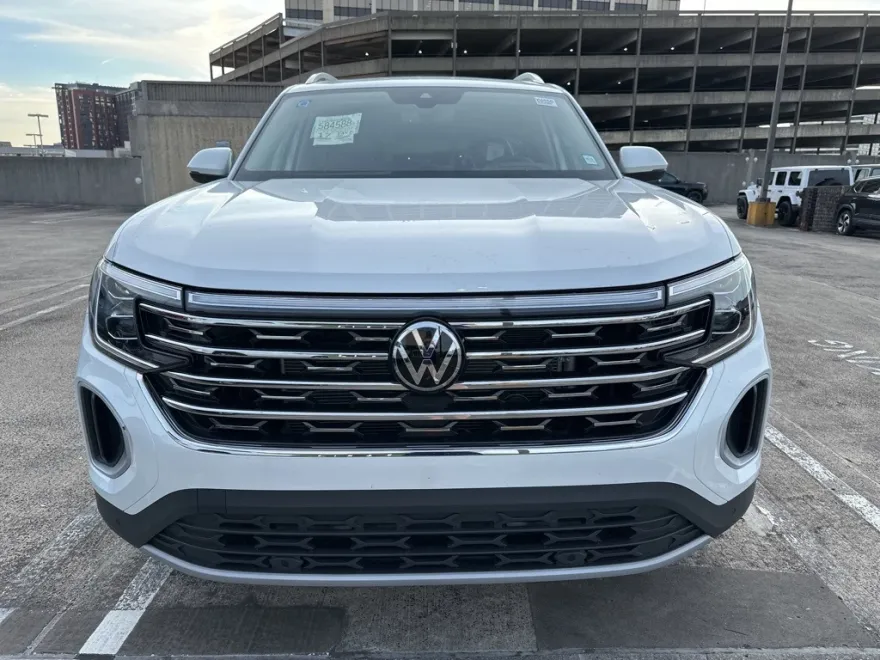 2024 Volkswagen Atlas SEL photo 1