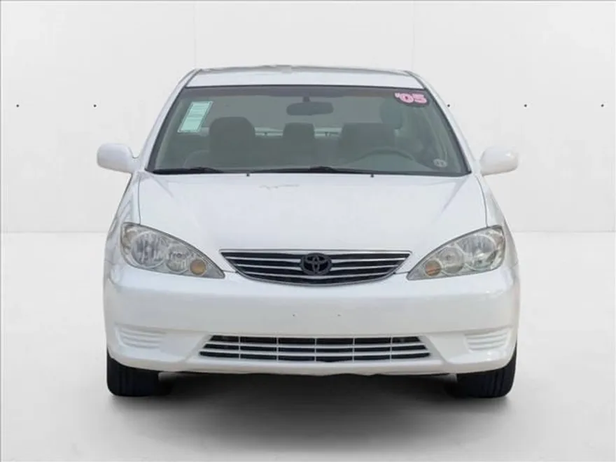 2005 Toyota Camry LE photo 1