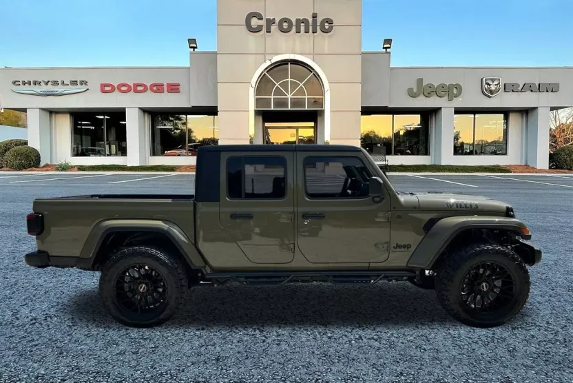 2025 Jeep Gladiator Willys photo 1