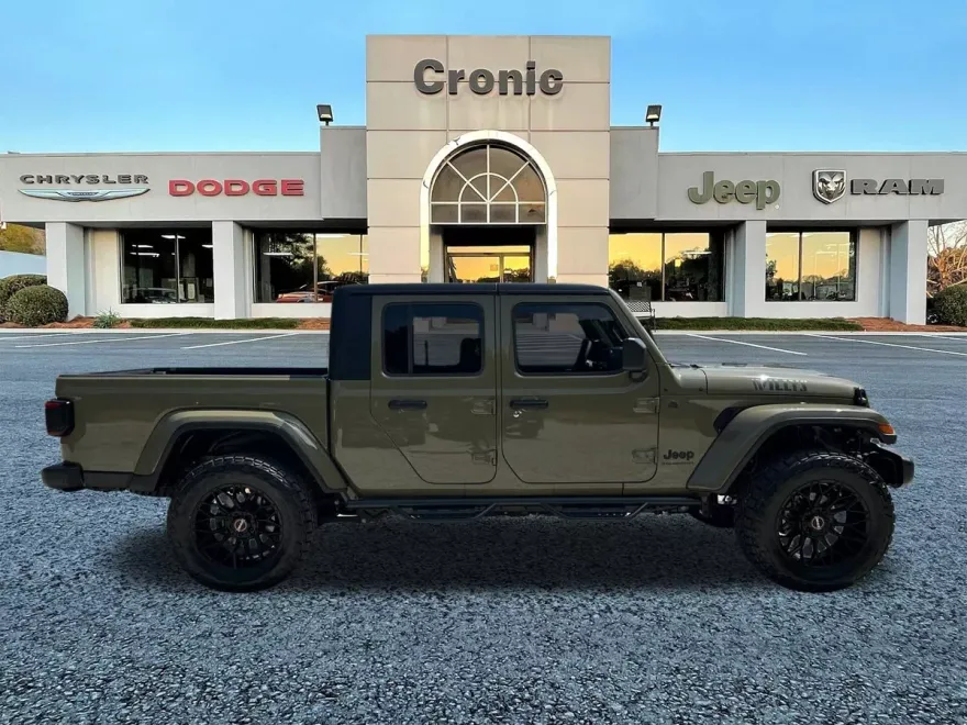 2025 Jeep Gladiator Willys photo 1
