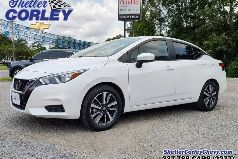 2022 Nissan Versa SV photo 1