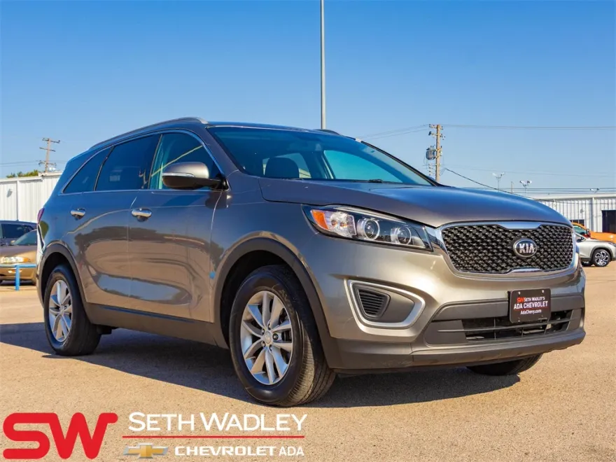 2017 Kia Sorento LX photo 1