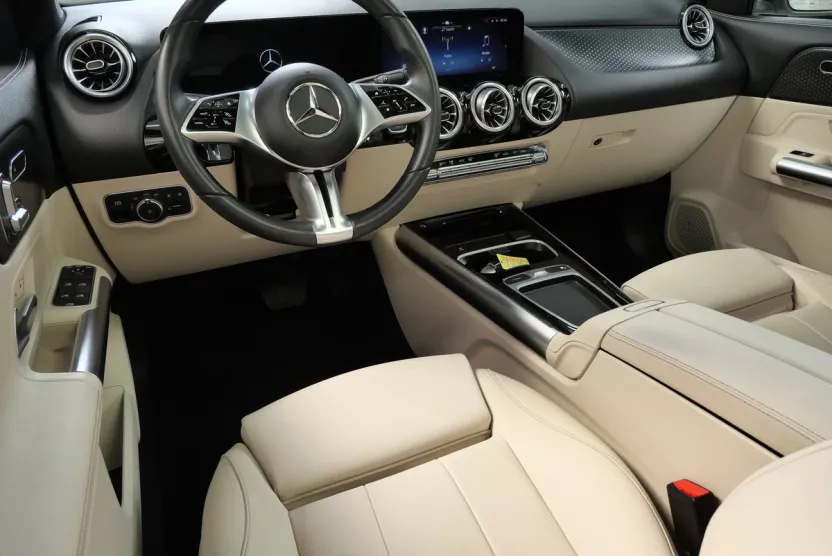 2024 Mercedes Benz GLA 250 4MATIC photo 1
