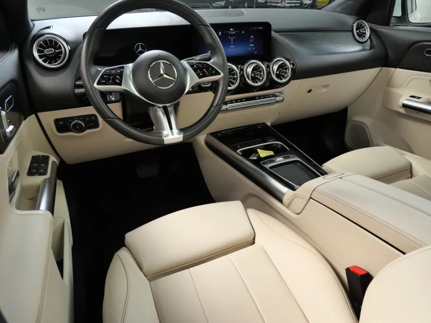 2024 Mercedes Benz GLA 250 4MATIC photo 1