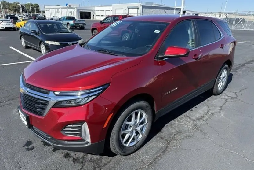 2023 Chevrolet Equinox LT photo 1