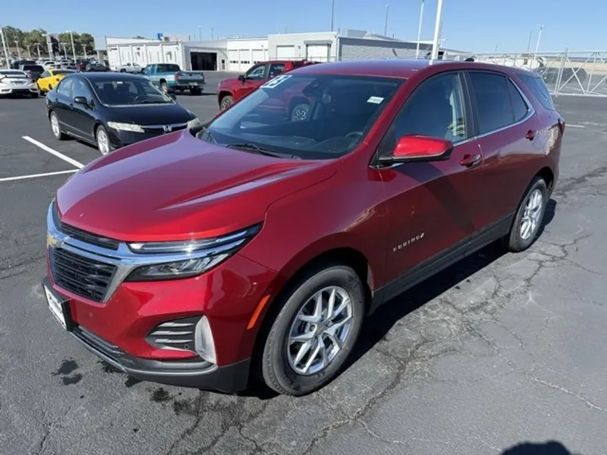 2023 Chevrolet Equinox LT photo 1