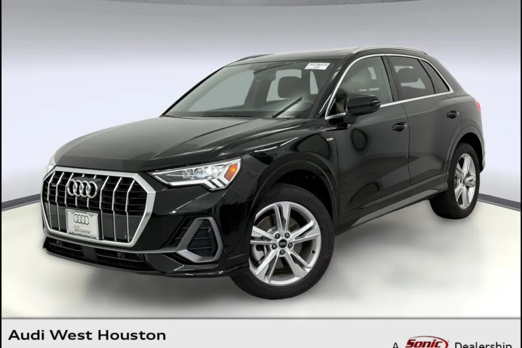 2024 Audi Q3 S line Premium Plus photo 1