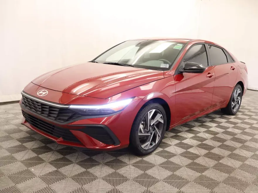 2025 Hyundai Elantra SEL Sport photo 1