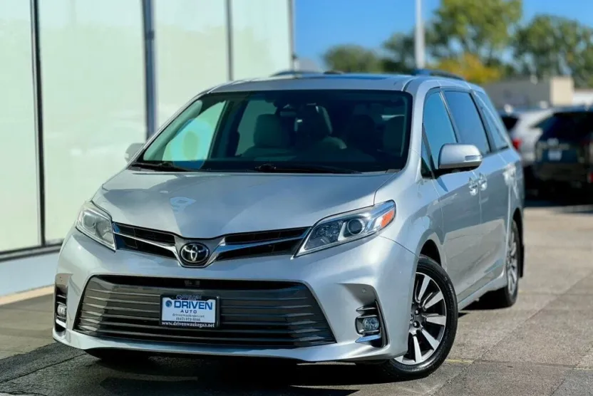 2019 Toyota Sienna Limited Premium photo 1