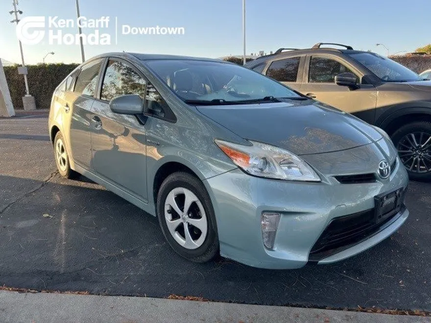 2014 Toyota Prius Three photo 1