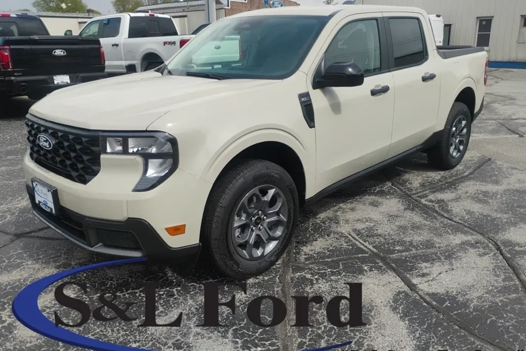 2025 Ford Maverick XLT photo 1