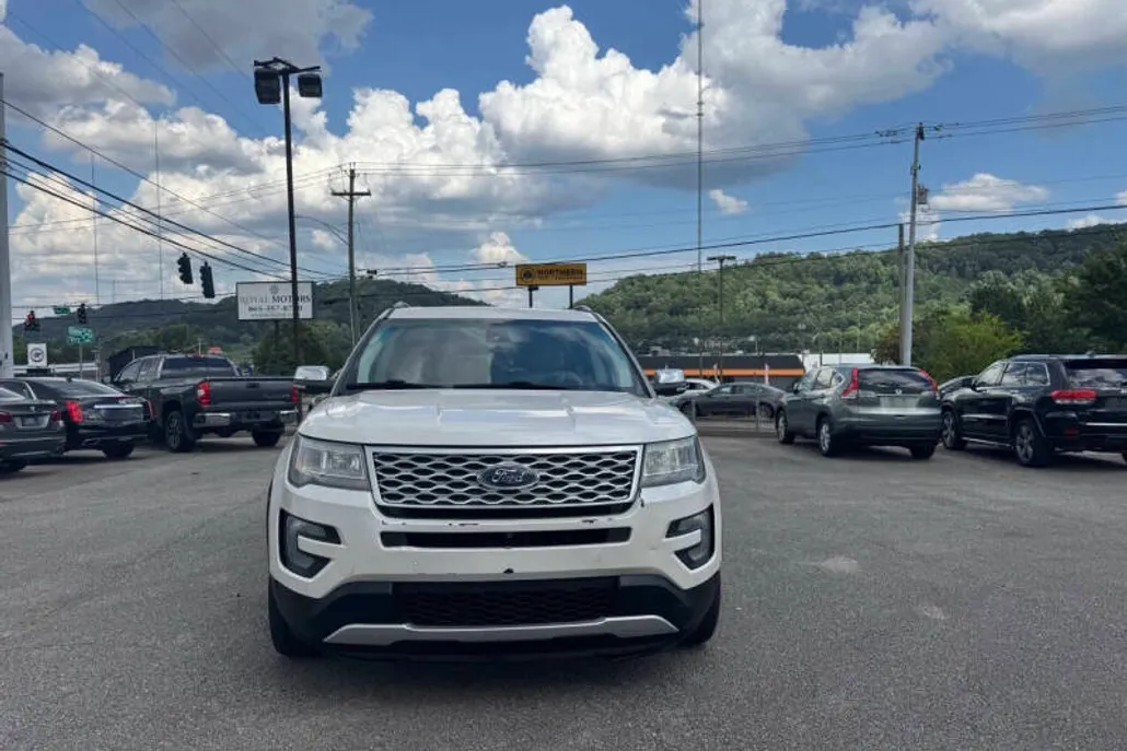 2016 Ford Explorer Platinum photo 1