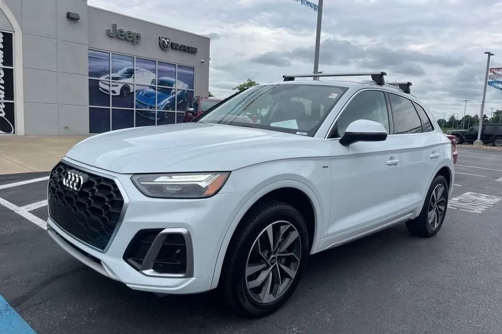 2022 Audi Q5 45 S line Premium photo 1