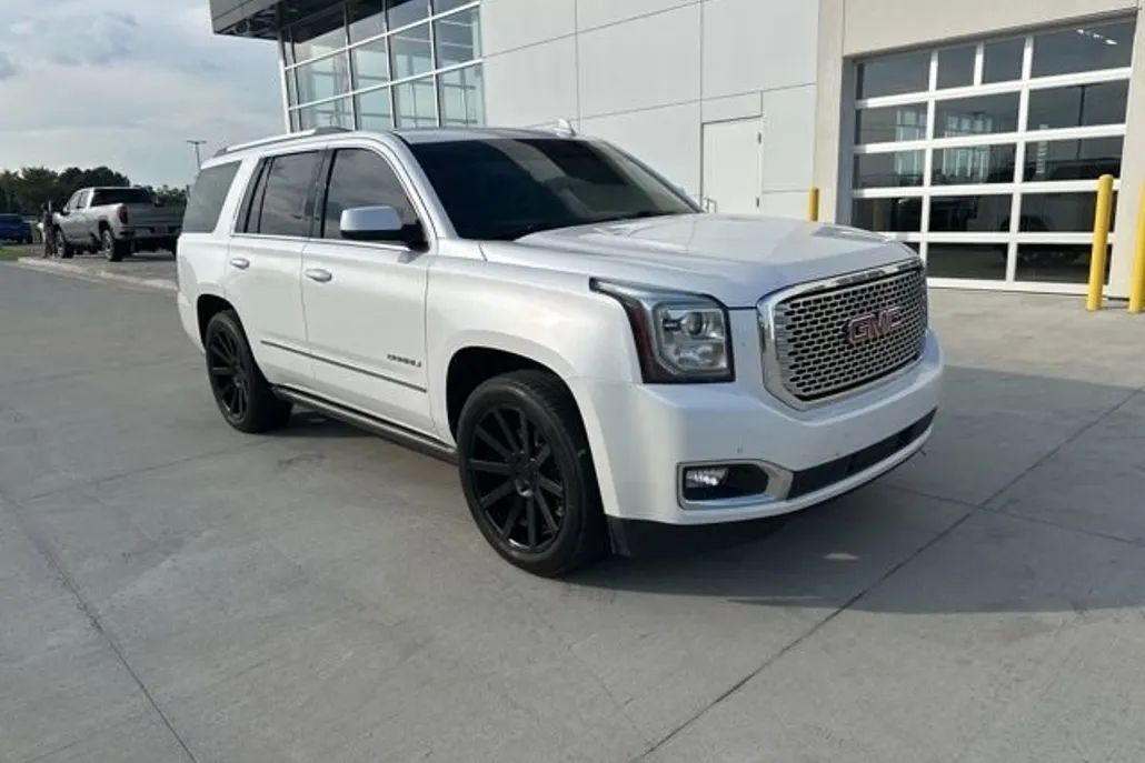 2017 Gmc Yukon Denali photo 1