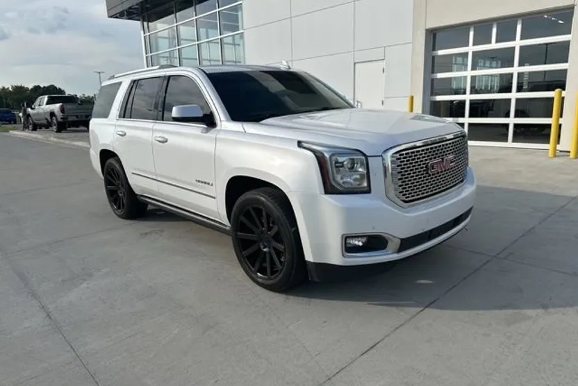 2017 Gmc Yukon Denali photo 1