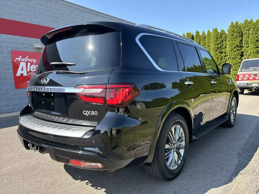 2023 Infiniti QX80 Luxe photo 1